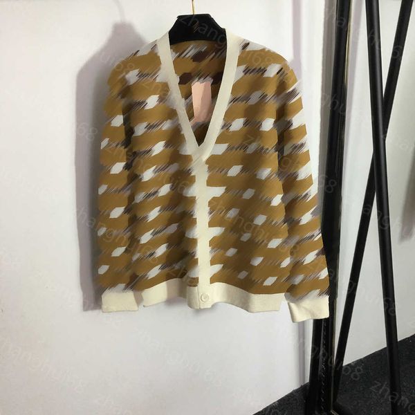 23ss womens knits womens designer clothing double presbytery logo letter striped v-neck long sleeve knitted cardigan coat womens clothes, White
23ss womens knits womens designer clothing double presbytery logo letter striped v-neck long sleeve knitted cardigan coat womens clothes, White