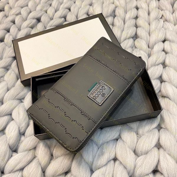 Designer womens mans Purse bag wallet handbags shoulderbags genuine leather wallet cluth all are balck letters tote fashion
Designer womens mans Purse bag wallet handbags shoulderbags genuine leather wallet cluth all are balck letters tote fashion