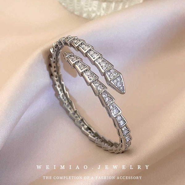 cool style zircon snake shaped with individualized ins unique design sense open bracelet fashion and temperament handicraft, Golden;silver 
cool style zircon snake shaped with individualized ins unique design sense open bracelet fashion and temperament handicraft, Golden;silver
