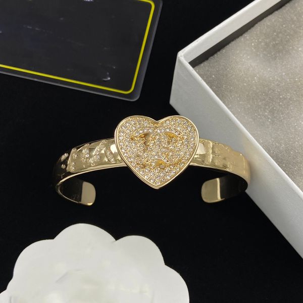luxury opening bangle designer women classic jewelry letter ccity woman men gold charm bracelets with box 113323, Black
luxury opening bangle designer women classic jewelry letter ccity woman men gold charm bracelets with box 113323, Black