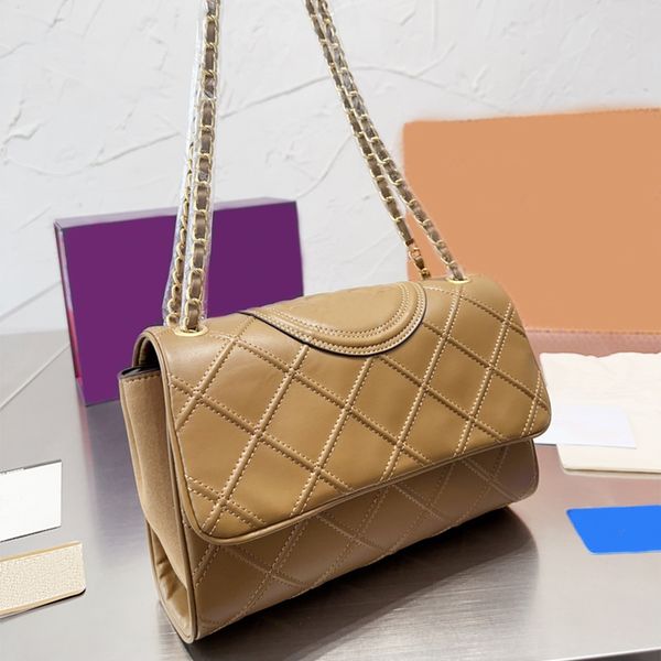 large capacity shoulder bag square flap handbags chain cowhide crossbody bags metal hardware letter pouch diamond patterned quilting thread
large capacity shoulder bag square flap handbags chain cowhide crossbody bags metal hardware letter pouch diamond patterned quilting thread