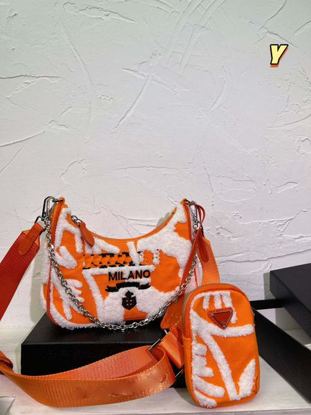 2023 designer handbag autumn and winter new plush underarm bag three-piece one-shoulder slung handbag gift box packaging
2023 designer handbag autumn and winter new plush underarm bag three-piece one-shoulder slung handbag gift box packaging