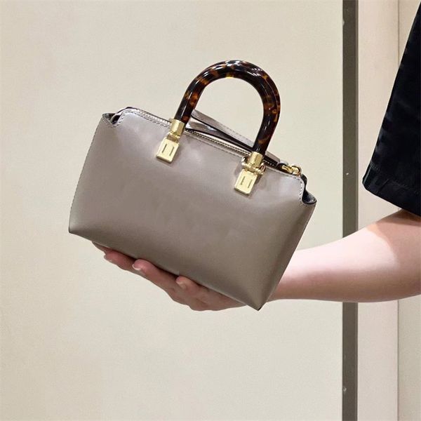 mini tote bag luxury designer by the way crossbody shoulder bags boston handbag women's fashion embossed letter leather handbags
mini tote bag luxury designer by the way crossbody shoulder bags boston handbag women's fashion embossed letter leather handbags