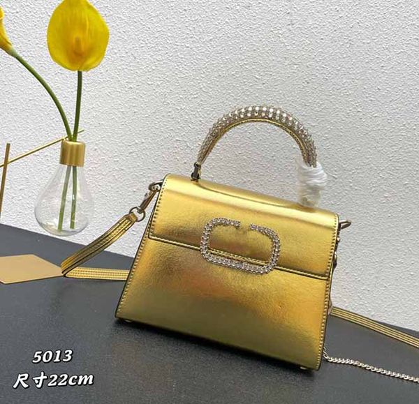 luxury designer tote bag 10a quality sparkling diamond crystal shoulder bags 22cm cowhide crossbody handbag fashion chain clutch totes
luxury designer tote bag 10a quality sparkling diamond crystal shoulder bags 22cm cowhide crossbody handbag fashion chain clutch totes