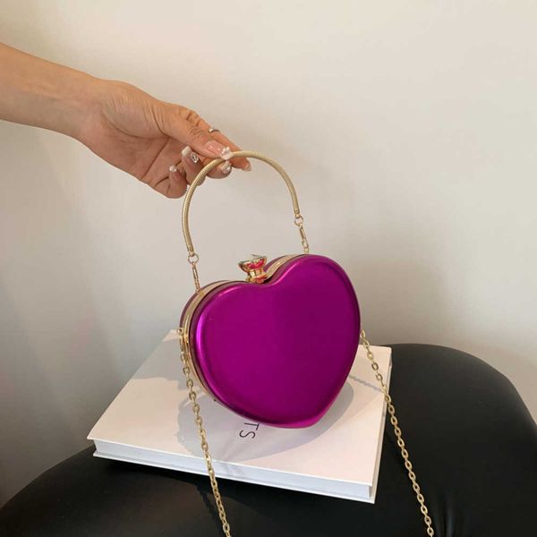 netizen love bag new 2023 korean edition lacquer leather shiny face handbag ins women's chain crossbody bag pu 230718
netizen love bag new 2023 korean edition lacquer leather shiny face handbag ins women's chain crossbody bag pu 230718