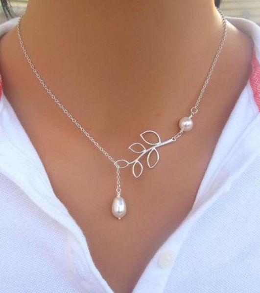 fashion pendant necklaces special leaves pearl short clavicle chain for women popular silver chain necklace for banquet brilliang 9315288
fashion pendant necklaces special leaves pearl short clavicle chain for women popular silver chain necklace for banquet brilliang 9315288