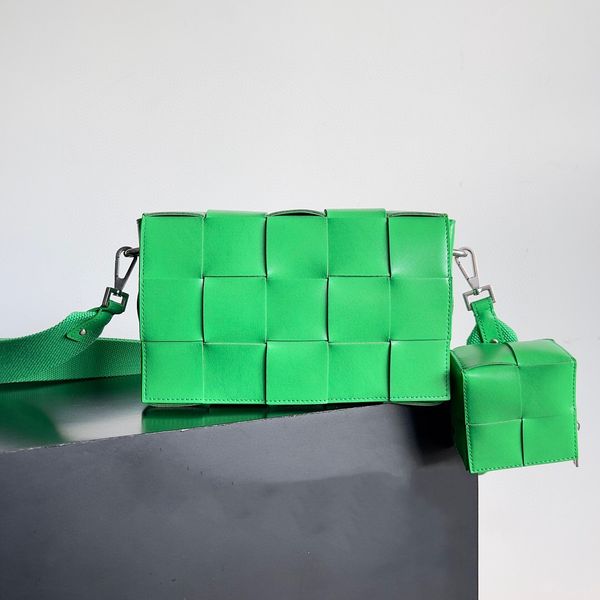 luxury brand high-quality genuine leather woven women's single shoulder crossbody bag made of lambskin material with a soft feel is rec
luxury brand high-quality genuine leather woven women's single shoulder crossbody bag made of lambskin material with a soft feel is rec