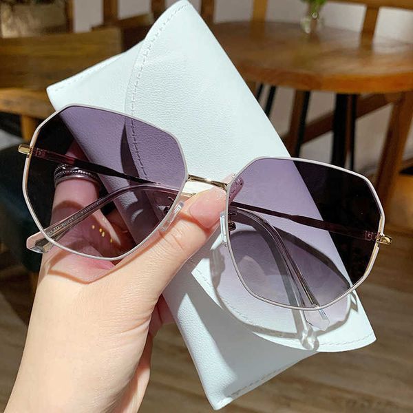 large frame round face metal women's personalized fashion trend sunglasses for outdoor driving polarized toad mirrors, White;black
large frame round face metal women's personalized fashion trend sunglasses for outdoor driving polarized toad mirrors, White;black