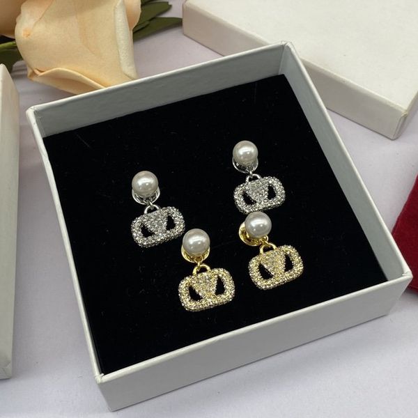 18k gold plated designers brand earrings designer letter ear stud women crystal pearl geometric earring for wedding party jewerlry accessori, Golden;silver
18k gold plated designers brand earrings designer letter ear stud women crystal pearl geometric earring for wedding party jewerlry accessori, Golden;silver