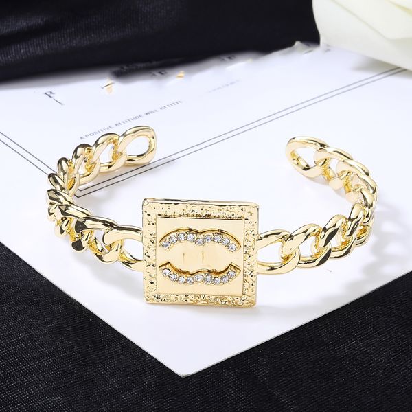 luxury opening bangle designer women classic jewelry letter ccity woman men gold charm bracelets with box 243435, Black
luxury opening bangle designer women classic jewelry letter ccity woman men gold charm bracelets with box 243435, Black