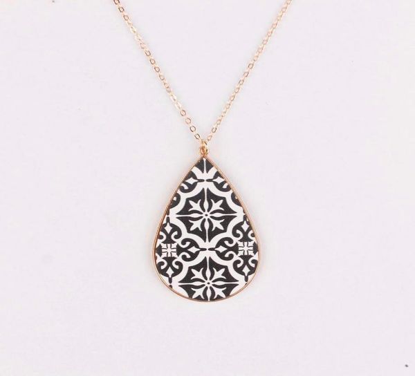 baroque style textured leather teardrop pendant long moroccan necklace in gold back for women print leathers necklaces holiday jew9803063, Silver
baroque style textured leather teardrop pendant long moroccan necklace in gold back for women print leathers necklaces holiday jew9803063, Silver