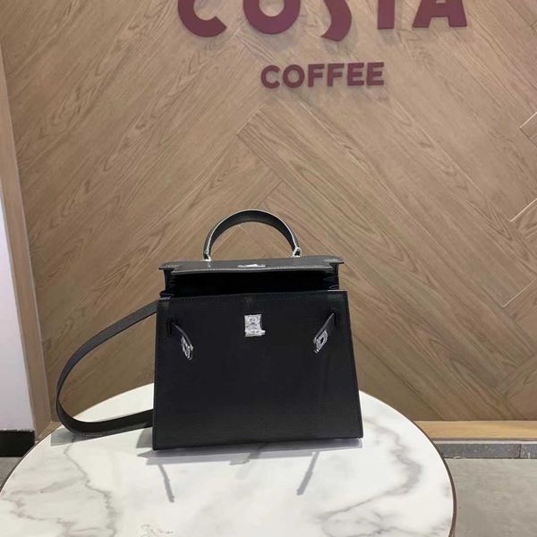 designer kelys tote bag 2023 new fashion high grade carrie bag women's second generation mini leather portable small versatile messenge
designer kelys tote bag 2023 new fashion high grade carrie bag women's second generation mini leather portable small versatile messenge