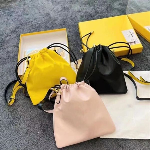 simple color matching bucket bag large capacity handbag designer fashion brand endi messenger bag, Black
simple color matching bucket bag large capacity handbag designer fashion brand endi messenger bag, Black