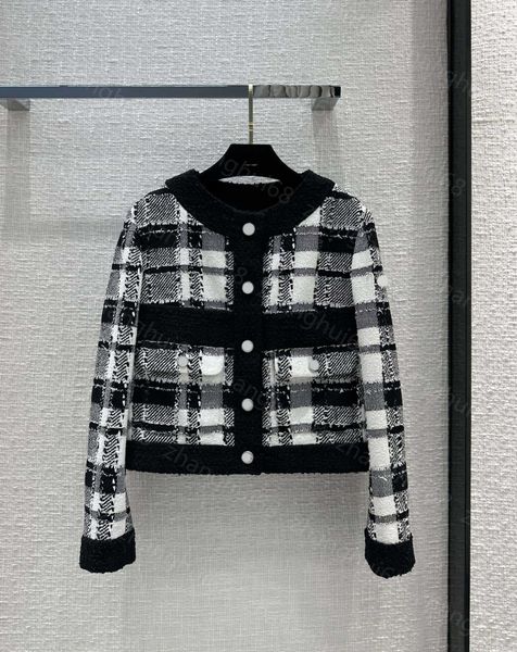 23ss womens designer clothing womens jacket black and white with gold thread tweed large checked coat women clothes, Black;brown
23ss womens designer clothing womens jacket black and white with gold thread tweed large checked coat women clothes, Black;brown