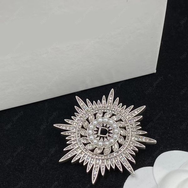 luxury designer silver circle pins brooches pearl full of diamond crystal fashion brand designer jewelry for men and women with box, Gray
luxury designer silver circle pins brooches pearl full of diamond crystal fashion brand designer jewelry for men and women with box, Gray
