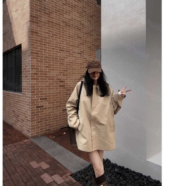 23ss womens jacket womens designer clothing hooded back logo embroidery loose cape version trench coat women clothes a1, Black;brown
23ss womens jacket womens designer clothing hooded back logo embroidery loose cape version trench coat women clothes a1, Black;brown