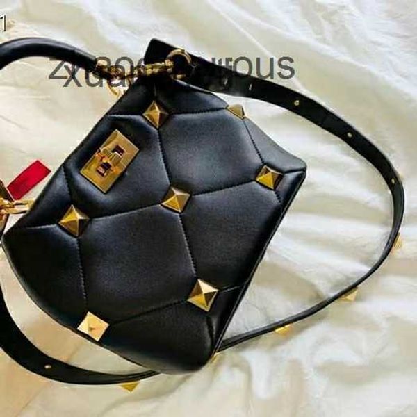 stitching valentins color quilted designer handbag women outline luxury handbag bag bags diamond pattern portable shoulder women's chai
stitching valentins color quilted designer handbag women outline luxury handbag bag bags diamond pattern portable shoulder women's chai