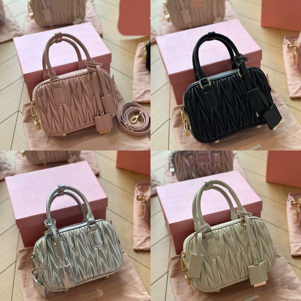 designers boston bags women pillow handbags bowling shoulder bag crossbody real leather bucket with lock crossbody handbags 230715
designers boston bags women pillow handbags bowling shoulder bag crossbody real leather bucket with lock crossbody handbags 230715