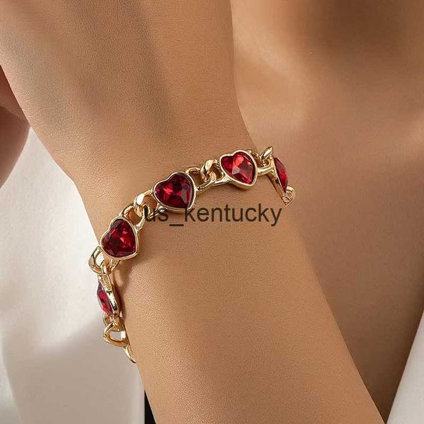 charm bracelets 2023 new fashion trend unique design elegant exquisite heart she zircon bracelet women high jewelry party gifts r230718, Golden;silver
charm bracelets 2023 new fashion trend unique design elegant exquisite heart she zircon bracelet women high jewelry party gifts r230718, Golden;silver