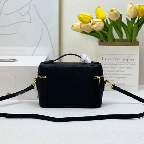 2023 designer woman handbag box bag crossbody bags large capacity shoulder bag metal letter recognition handheld small square bag box bag, Black;red
2023 designer woman handbag box bag crossbody bags large capacity shoulder bag metal letter recognition handheld small square bag box bag, Black;red