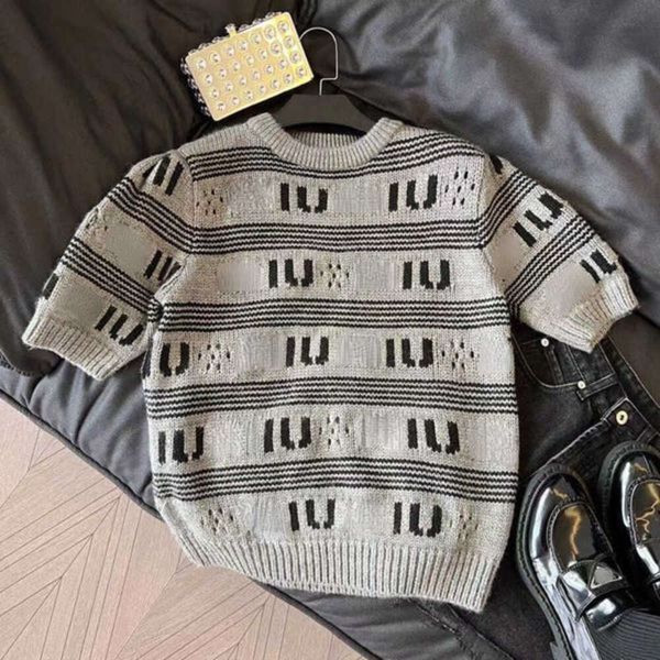 t23knittedshirtdesignersweatersfullletterjacquardshortsleevedsweaterwomenscontrastcolorroundneckpulloverknittshirt, Black;gray
t23knittedshirtdesignersweatersfullletterjacquardshortsleevedsweaterwomenscontrastcolorroundneckpulloverknittshirt, Black;gray