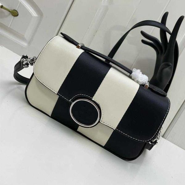 two-tone cross body bags women designer handbag purses axillary bags shoulder crossbody purse hardware letter magnetic buckle genuine leathe
two-tone cross body bags women designer handbag purses axillary bags shoulder crossbody purse hardware letter magnetic buckle genuine leathe