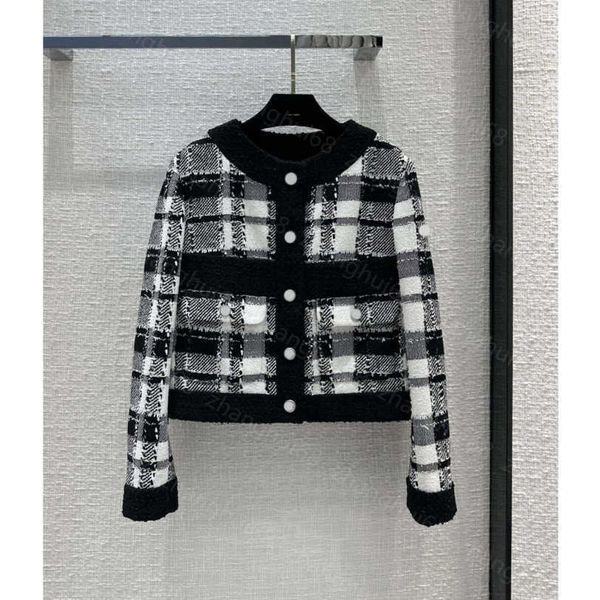 23ss womens designer clothing womens jacket black and white with gold thread tweed large checked coat women clothes a1, Black;brown
23ss womens designer clothing womens jacket black and white with gold thread tweed large checked coat women clothes a1, Black;brown