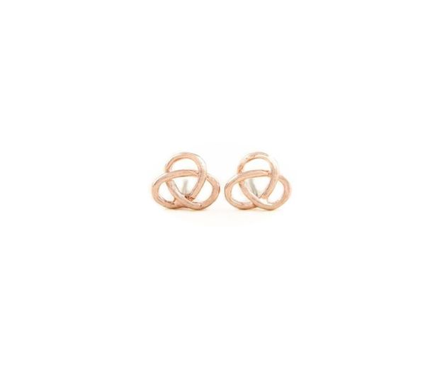 fashion connected floriated stud earrings silver rose gold plating stud earring whole7716299, Golden;silver
fashion connected floriated stud earrings silver rose gold plating stud earring whole7716299, Golden;silver