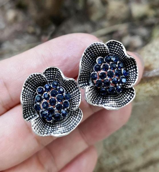 elegant rose flower metal crystal stud earring fashion jewelry for women party gift aretes de mujer modernos 2020 50d34367440883376586, Golden;silver
elegant rose flower metal crystal stud earring fashion jewelry for women party gift aretes de mujer modernos 2020 50d34367440883376586, Golden;silver