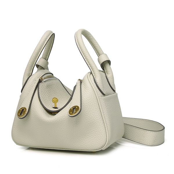 9a genuine leather luxury designer design gift hand sewn high end one shoulder cross body tote
9a genuine leather luxury designer design gift hand sewn high end one shoulder cross body tote