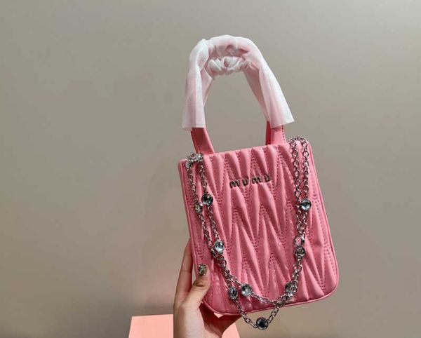 luxury designer handbag new miu fashion boutique girl heart diamond chain one shoulder oblique body bag 2023 seller
luxury designer handbag new miu fashion boutique girl heart diamond chain one shoulder oblique body bag 2023 seller