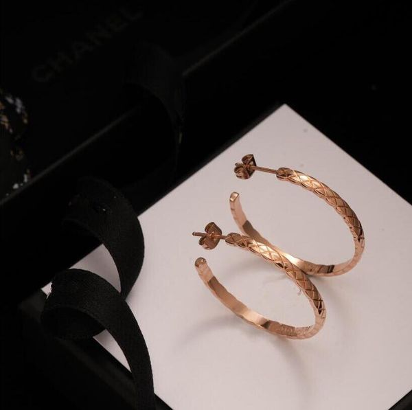 2023titanium steel 18k rose gold love earrings stud for women exquisite simple fashion women's earrings jewelry gifts, Golden;silver
2023titanium steel 18k rose gold love earrings stud for women exquisite simple fashion women's earrings jewelry gifts, Golden;silver
