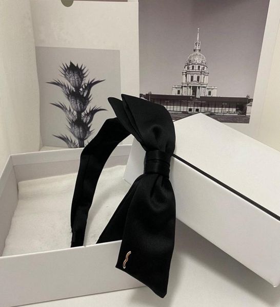 2022 fashion hair bowknot cletter designers headbands for women black luxury hair band quality girls headband with box60417349538211, Silver
2022 fashion hair bowknot cletter designers headbands for women black luxury hair band quality girls headband with box60417349538211, Silver