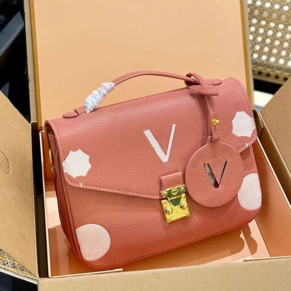 2023 paris senior designer new messenger bag single shoulder bag crossbody bag handbag fashion fashion style net celebrity the same style no, Black;red
2023 paris senior designer new messenger bag single shoulder bag crossbody bag handbag fashion fashion style net celebrity the same style no, Black;red