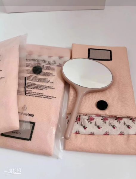 luxury makeup mirror vintage hand mirror women's heart shape mirror portable folding mirror 2 side for girl's make up tools
luxury makeup mirror vintage hand mirror women's heart shape mirror portable folding mirror 2 side for girl's make up tools