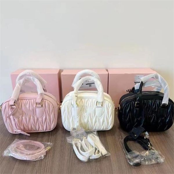 classic fashion female shoulder bag designer brand handbag pleated crossbody bag, Black
classic fashion female shoulder bag designer brand handbag pleated crossbody bag, Black