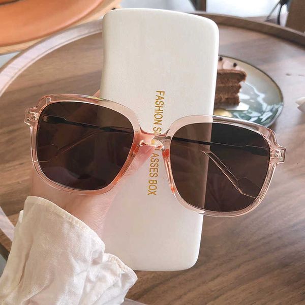 designer gm sunglasses fashion luxury brand for men and women with large frame ins minimalist glasses personality face, White;black
designer gm sunglasses fashion luxury brand for men and women with large frame ins minimalist glasses personality face, White;black