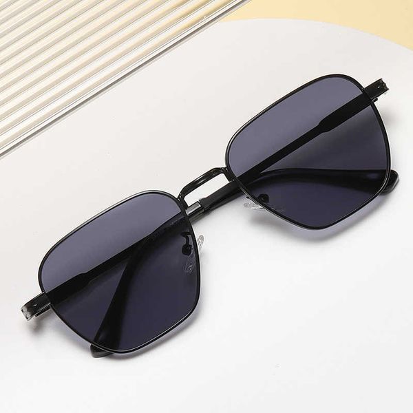 designer triangular signature sunglasses p's new men's leisure travel driving trend sunglasses with logo box, White;black
designer triangular signature sunglasses p's new men's leisure travel driving trend sunglasses with logo box, White;black