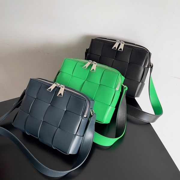 selling high-quality women's leather woven crossbody bag luxury brand design fashion casual large capacity single shoulder or crossbody
selling high-quality women's leather woven crossbody bag luxury brand design fashion casual large capacity single shoulder or crossbody