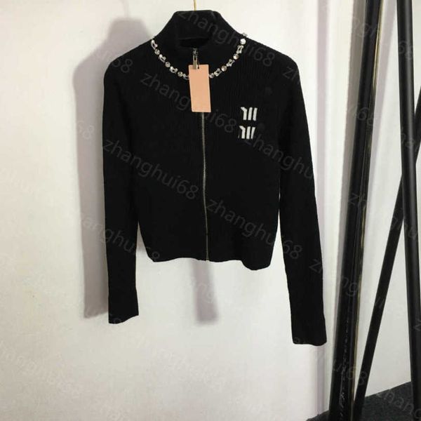 23ss womens designer clothing womens knits front letter logo nailed beaded round neck long sleeve cashmere knit cardigan zipper womens cloth, White
23ss womens designer clothing womens knits front letter logo nailed beaded round neck long sleeve cashmere knit cardigan zipper womens cloth, White