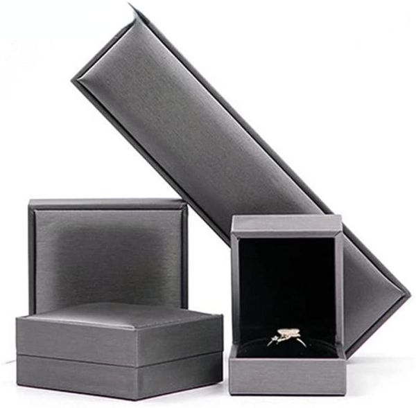 jewelry box brushed pu leather ring pendant bracelet necklace boxes display storage organizer for wedding birthday gift2839666, Black;white
jewelry box brushed pu leather ring pendant bracelet necklace boxes display storage organizer for wedding birthday gift2839666, Black;white