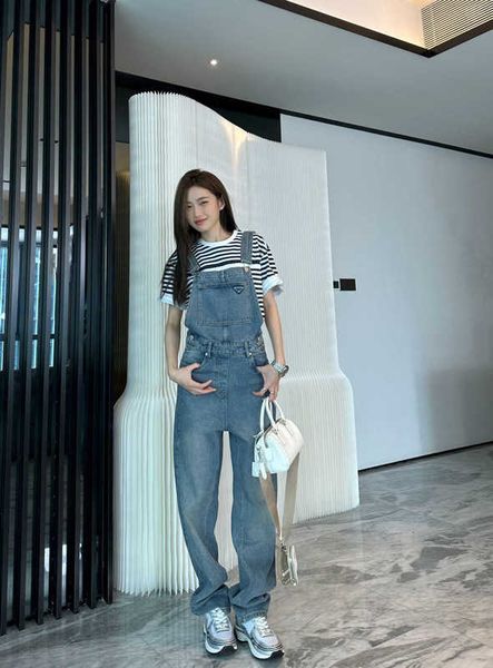 women's jumpsuits & rompers designer 2023 summer new triangle label wash water made old denim strap pants show thin and high legs long, Black;white
women's jumpsuits & rompers designer 2023 summer new triangle label wash water made old denim strap pants show thin and high legs long, Black;white