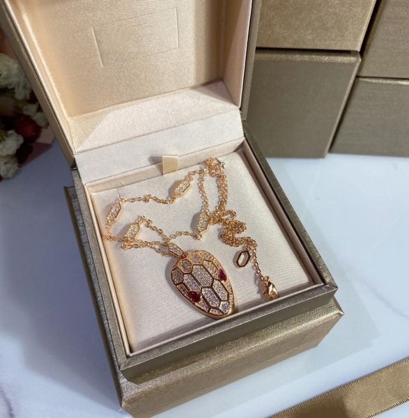 pendant necklaces women designer necklace classic style hollow evening party fine jewelry 086577, Silver
pendant necklaces women designer necklace classic style hollow evening party fine jewelry 086577, Silver