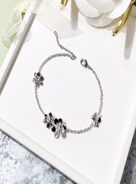 ladies love rings pendant necklaces screw bracelet van party wedding couple gift love bracelet fashion cleef temperament bracelet 6101475, Golden;silver
ladies love rings pendant necklaces screw bracelet van party wedding couple gift love bracelet fashion cleef temperament bracelet 6101475, Golden;silver