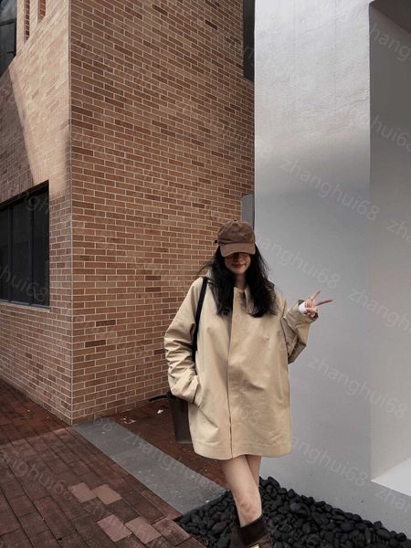 23ss womens jacket womens designer clothing hooded back logo embroidery loose cape version trench coat women clothes, Black;brown
23ss womens jacket womens designer clothing hooded back logo embroidery loose cape version trench coat women clothes, Black;brown