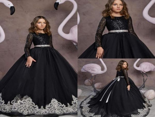2020 black flower girl dresses appliques crystal sequins belt long sleeve girls pageant dress jewel n ball gowns girls party gowns1247704, White;blue
2020 black flower girl dresses appliques crystal sequins belt long sleeve girls pageant dress jewel n ball gowns girls party gowns1247704, White;blue