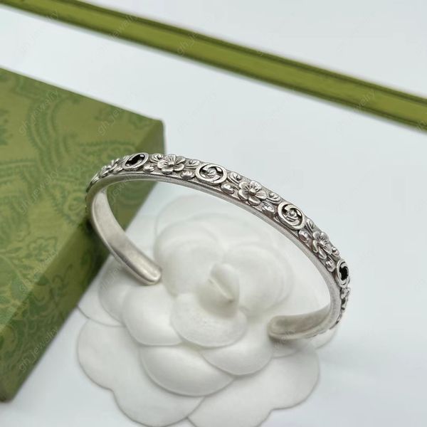 2023 new silver carved cuff bracelets exquisite fashion luxury designer bangle women's wedding party wedding anniversary gift jewelry, White
2023 new silver carved cuff bracelets exquisite fashion luxury designer bangle women's wedding party wedding anniversary gift jewelry, White