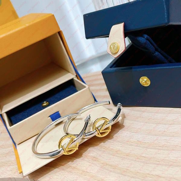 2023 new gold and silver double-color hook earrings. thick gold plating. luxury designer earrings. valentine's wedding bride gift high-, Golden;silver
2023 new gold and silver double-color hook earrings. thick gold plating. luxury designer earrings. valentine's wedding bride gift high-, Golden;silver