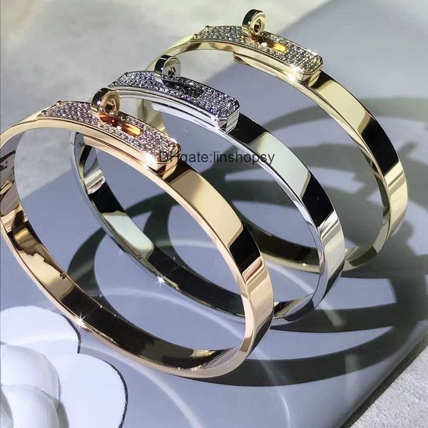 aher mas designer luxury brand enamel bracelet v gold rotating button half diamond bracelet advanced pig nose bracelet, Black
aher mas designer luxury brand enamel bracelet v gold rotating button half diamond bracelet advanced pig nose bracelet, Black