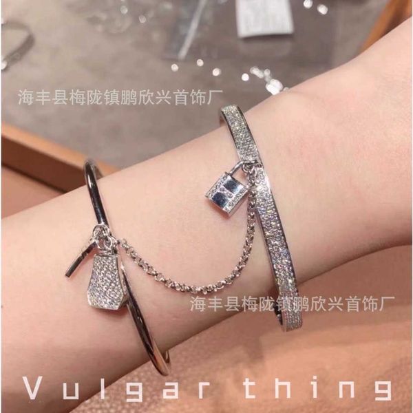 designer hemrres bracelet new s925 silver h full diamond lock head key hanger two layer high version v golden pig nose 33jj, Black
designer hemrres bracelet new s925 silver h full diamond lock head key hanger two layer high version v golden pig nose 33jj, Black